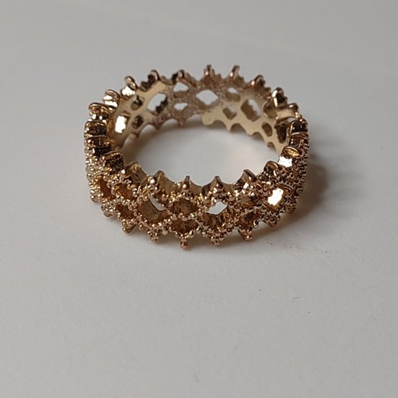 Gold Tone Lightweight Metal Size 9.5 Ring - Picture 7 of 12